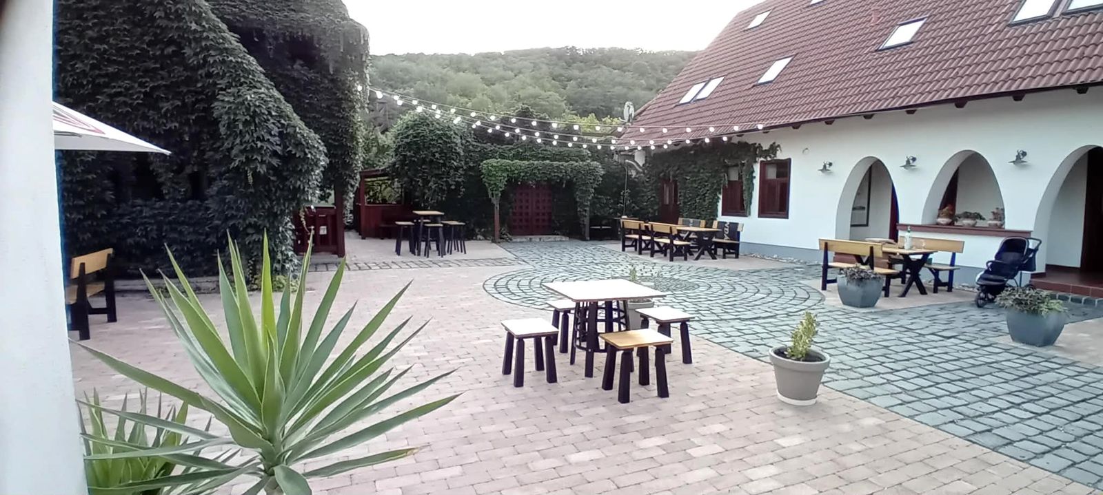 Hostinec Gerendás, Nána