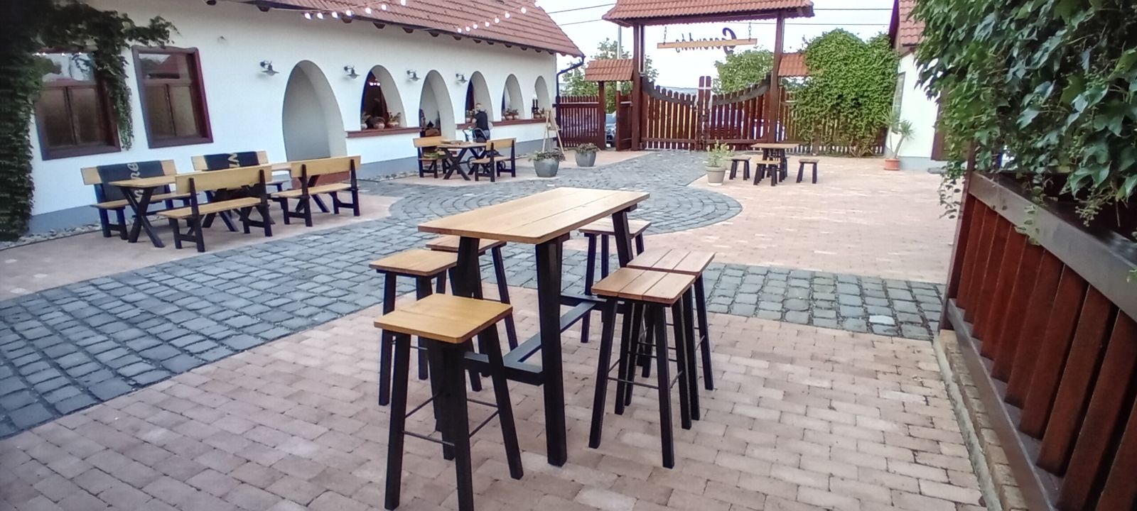 Hostinec Gerendás, Nána